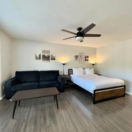 Riverside By Stayin Fernie Room photo