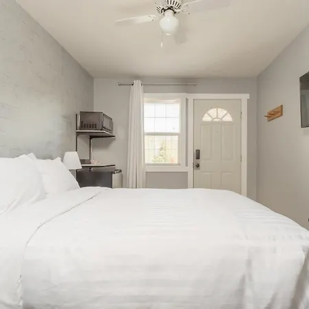 Riverside By Stayin Fernie Room photo