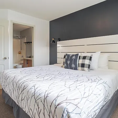 Riverside By Stayin Fernie Room photo