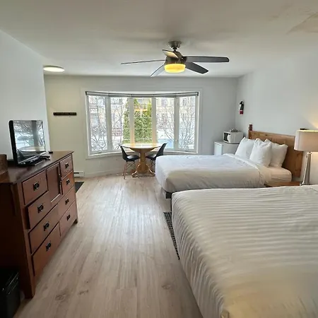 Riverside By Stayin Fernie Room photo